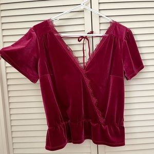 A&F fushia blouse